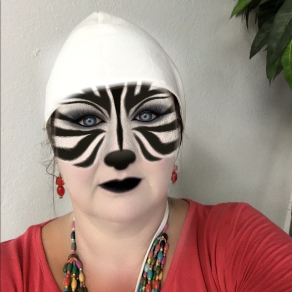 Meet your Posher, Stephanie - Picture 3 of 6